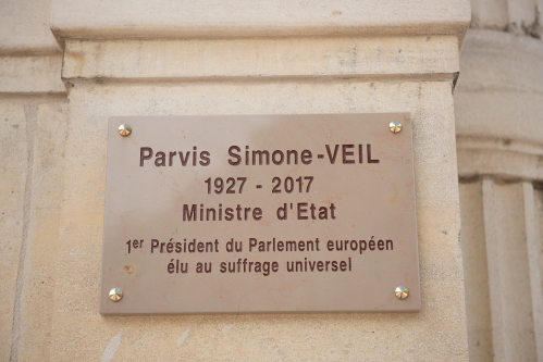 Parvis Simone-Veil